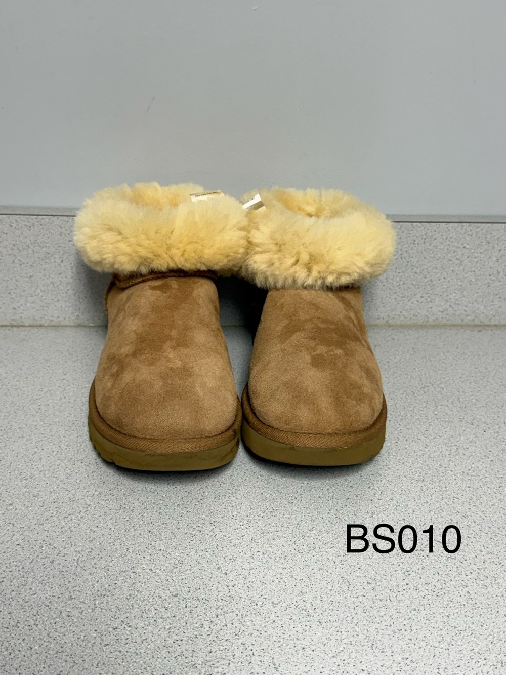 UGG Classic Mini II Chestnut Suede Sheepskin Boots Size 6